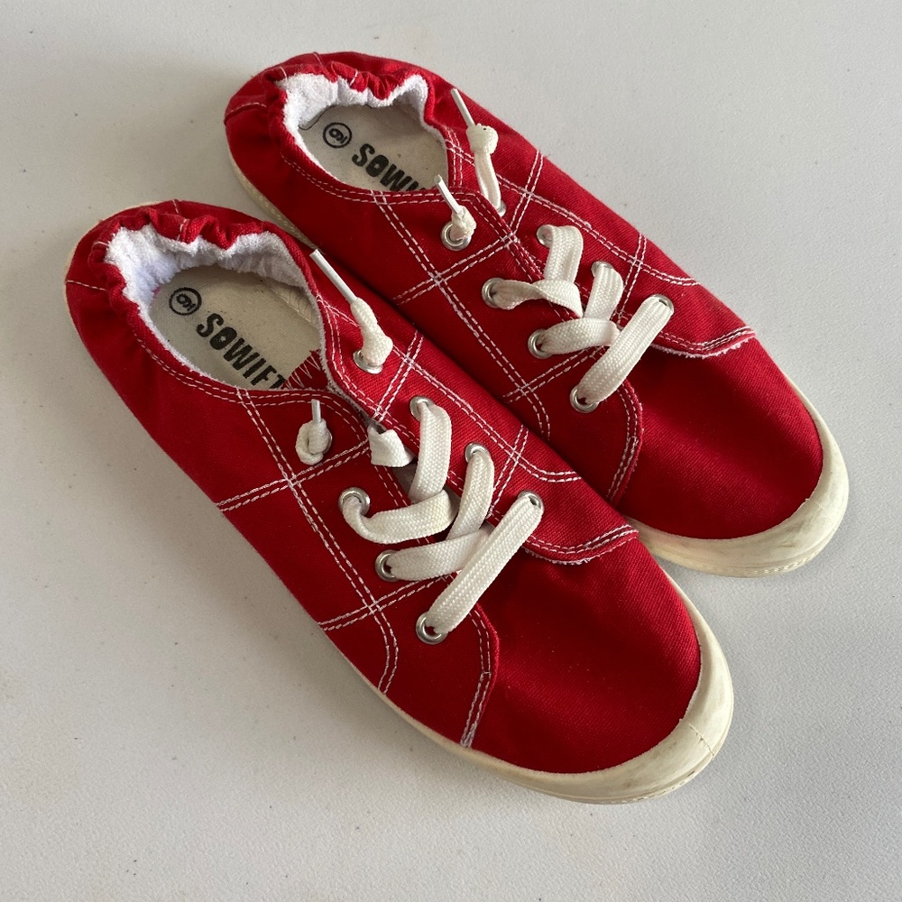 Canvas low top Sowift size 9 womens pull on lace up shoes
